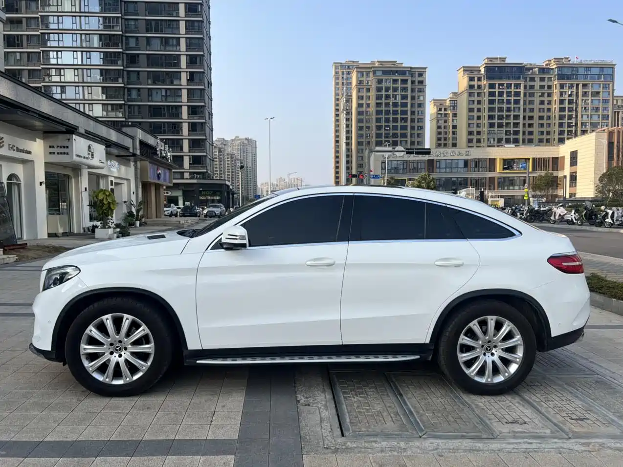 Mercedes-Benz GLE Coupe 2017 GLE 320 4MATIC Coupe SUV фото 10