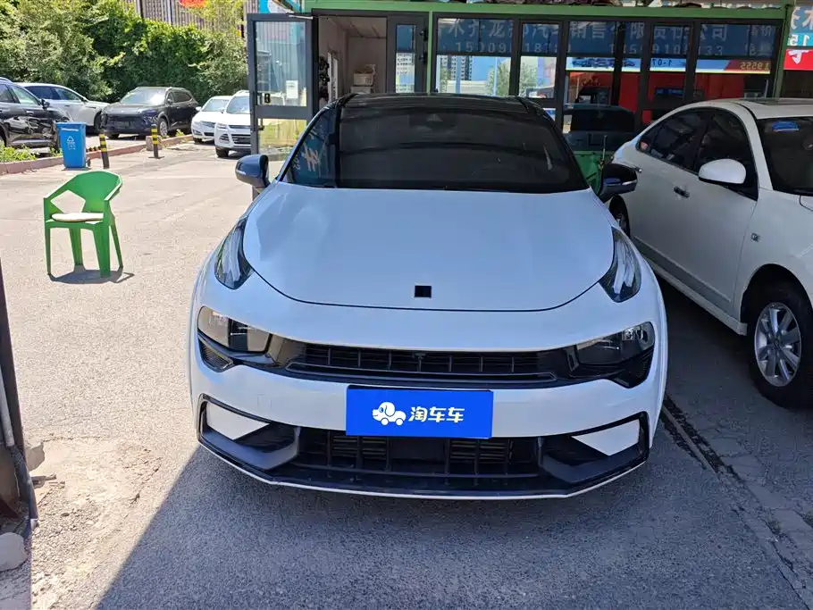 Lynk & Co 02 Hatchback 2022 2.0TD Summer Limited Edition фото 2
