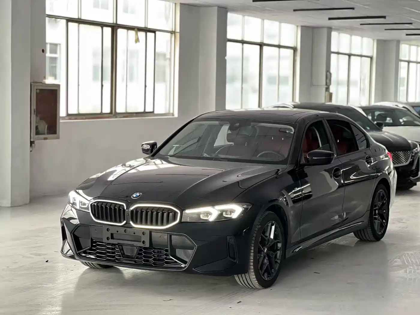 BMW 3 Series 2025 330Li M Sport Night Edition фото 3