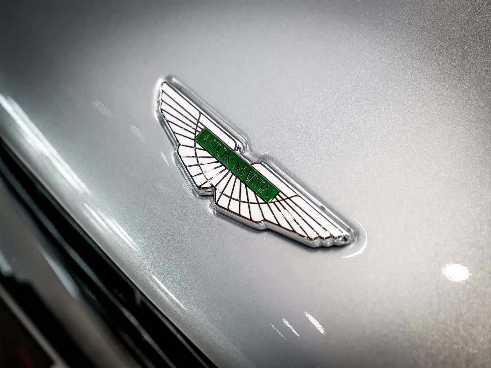 Фото 8 - Aston Martin DB11