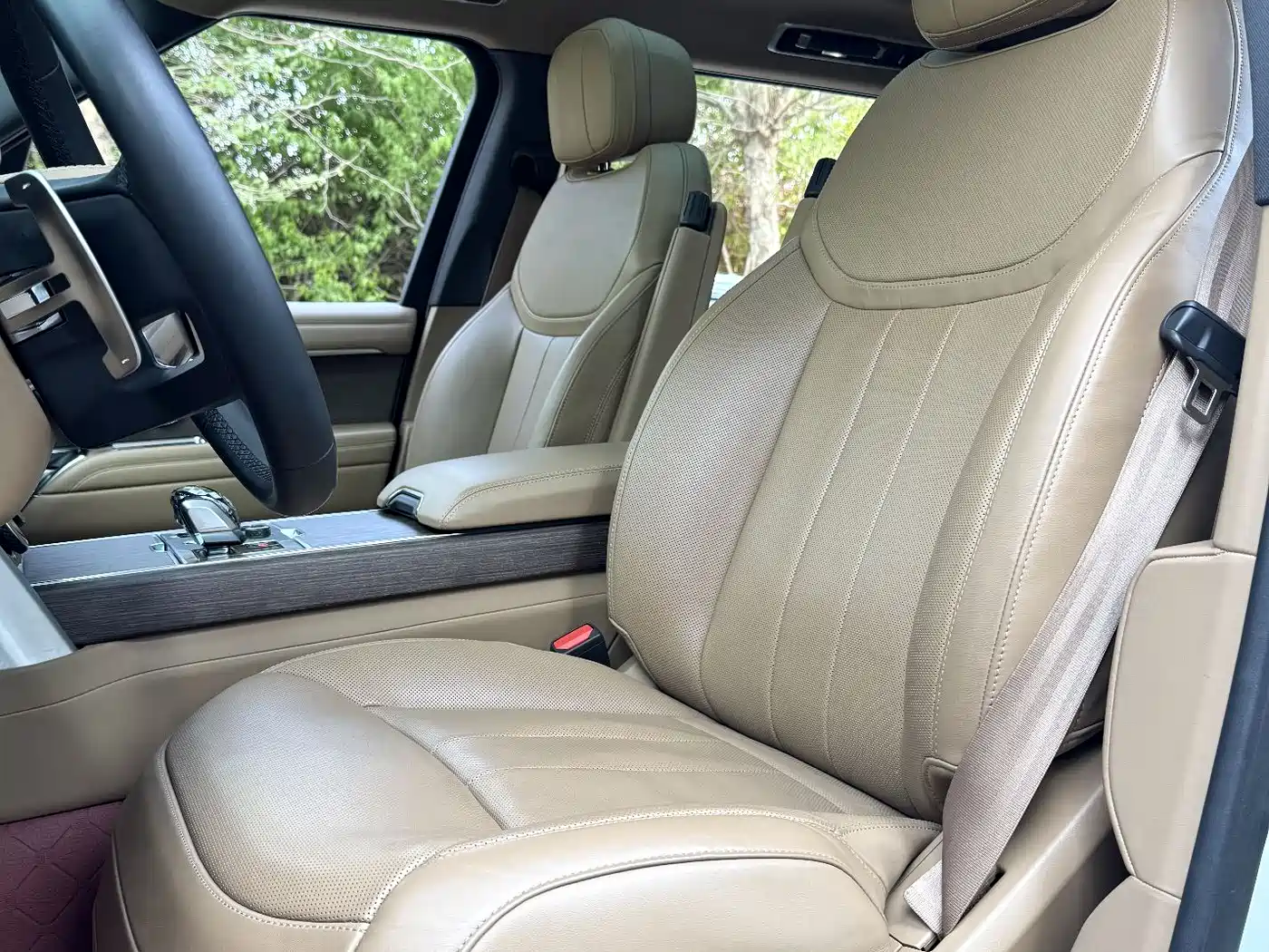 Land Rover Range Rover 2023 3.0 L6 400PS Golden Age 7-Seater Long Wheelbase фото 18
