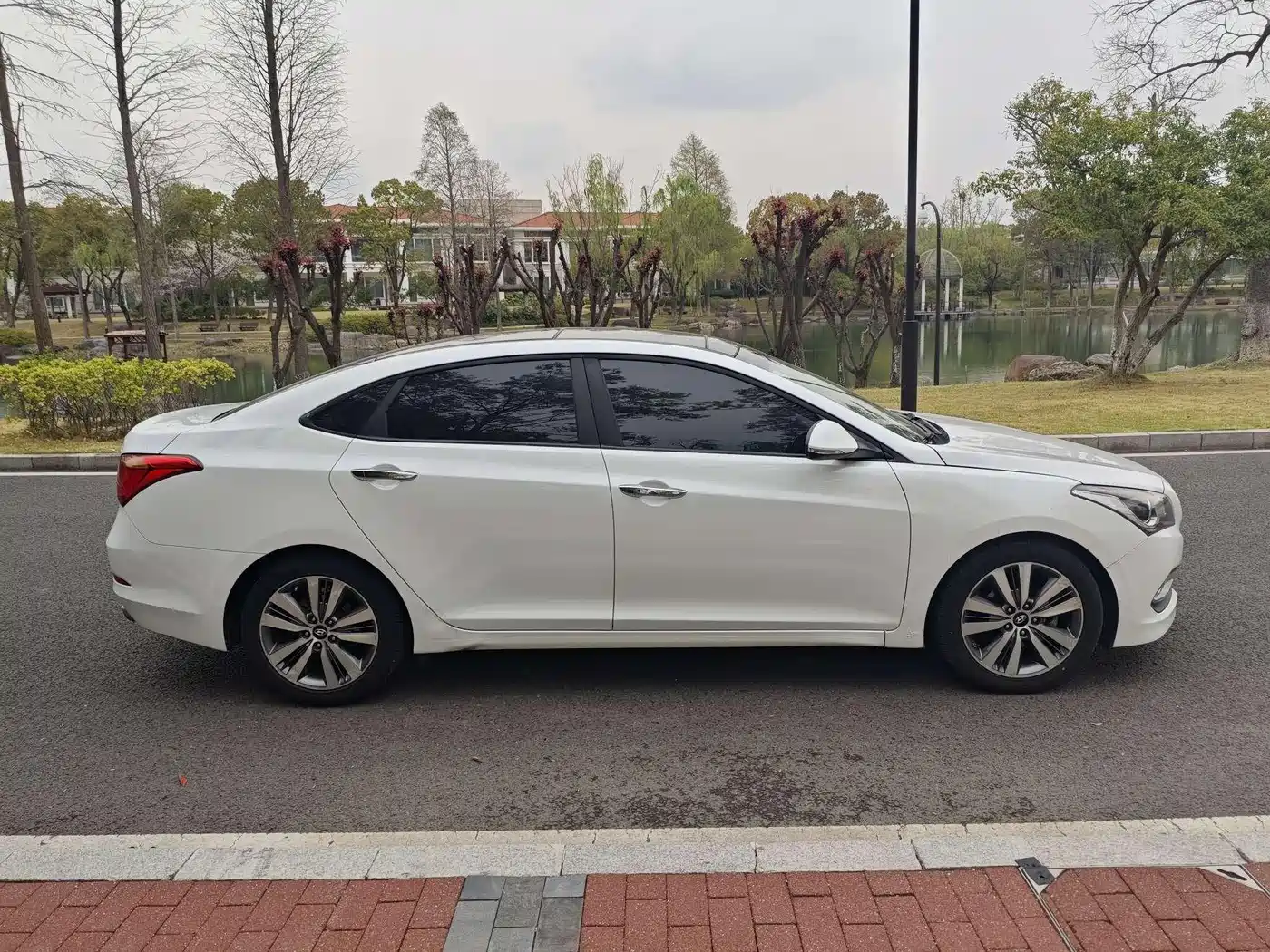Hyundai Mistra 2014 1.8L Auto Premium DLX фото 7