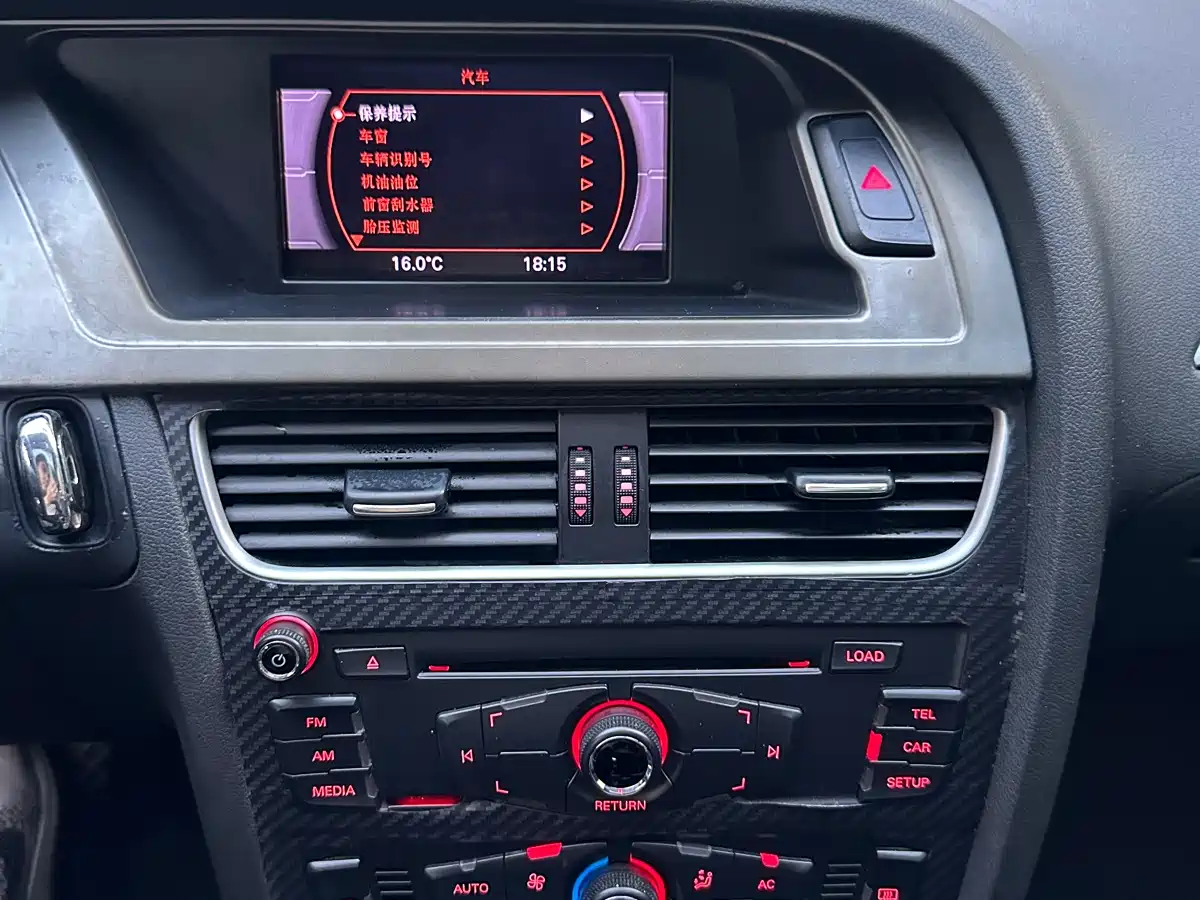 Audi A4L 2010 2.0 TFSI Comfort фото 24