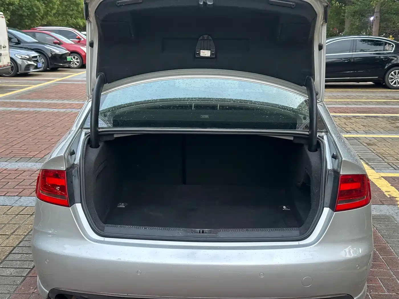 Audi A4L 2010 2.0 TFSI Comfort фото 13