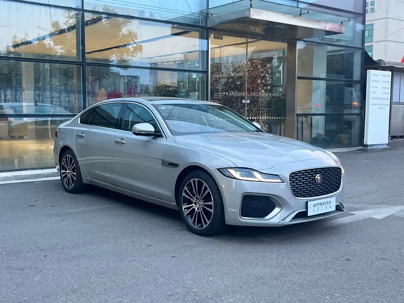 Jaguar XFL 2025 2025 2.0T P250 FWD Luxury Edition