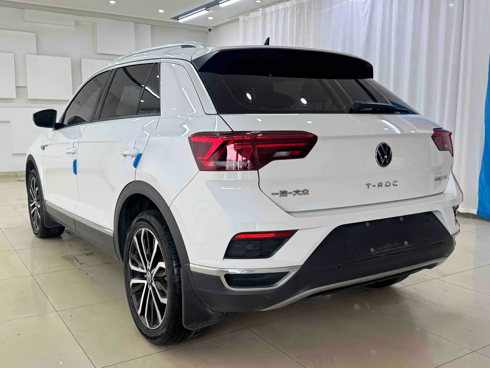 Фото 4 - Volkswagen T-ROC