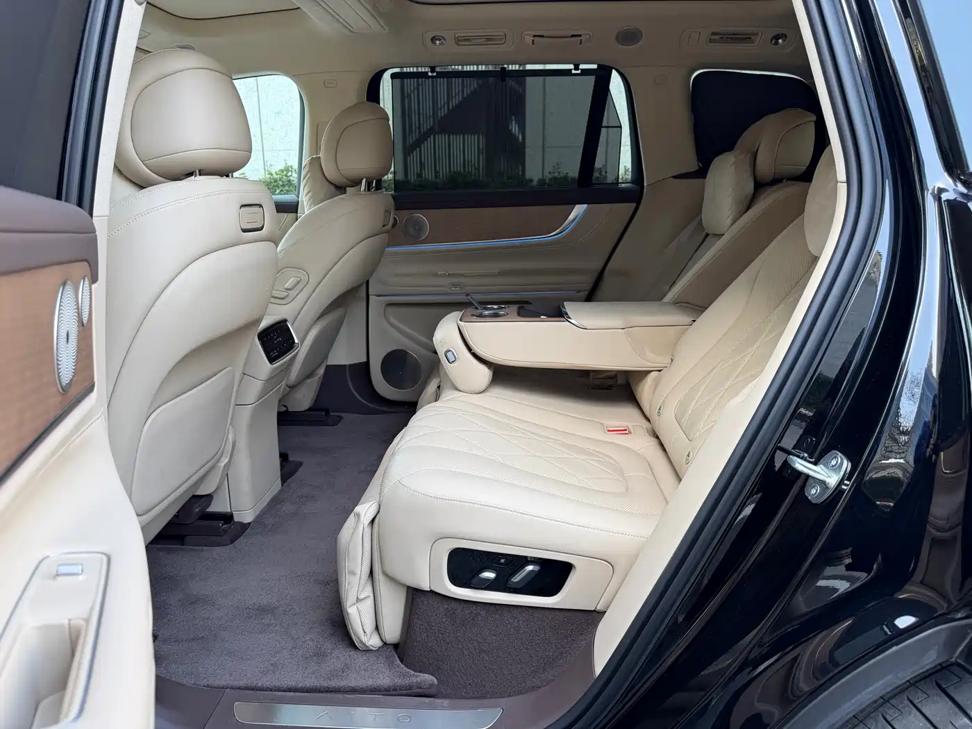 AITO Wenjie AITO M9 2024 Model Extended Range Ultra Edition 52kWh 5-Seater фото 12