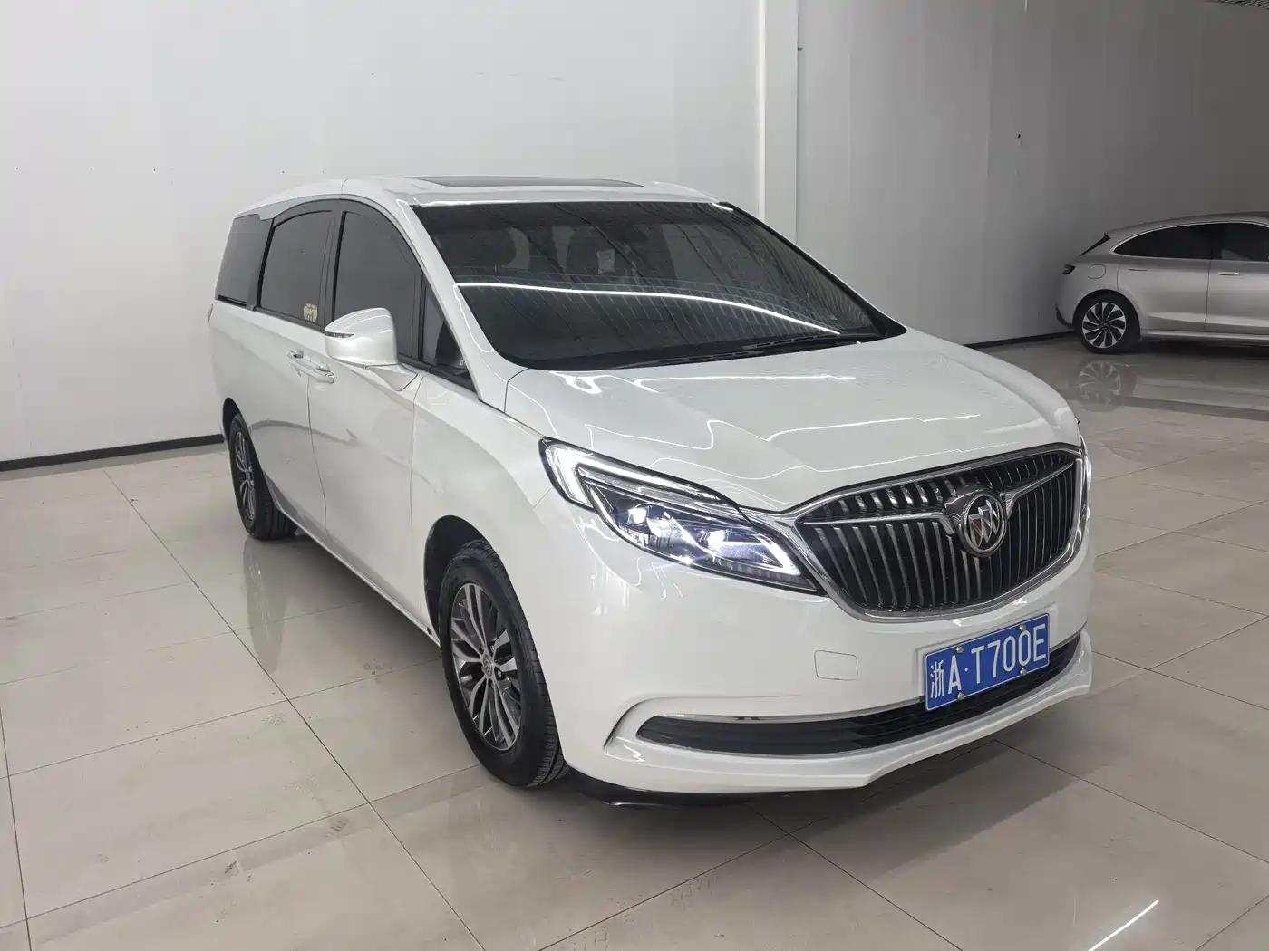 Buick GL8 2018 ES 28T Luxury Type China VI фото 3