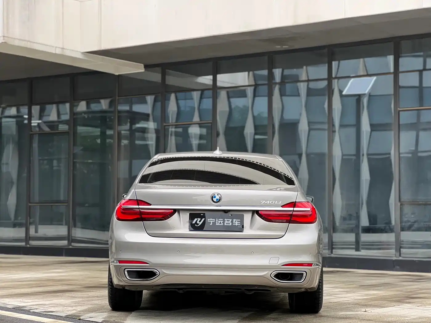 BMW 7 Series 2016 740Li Leading Edition фото 22