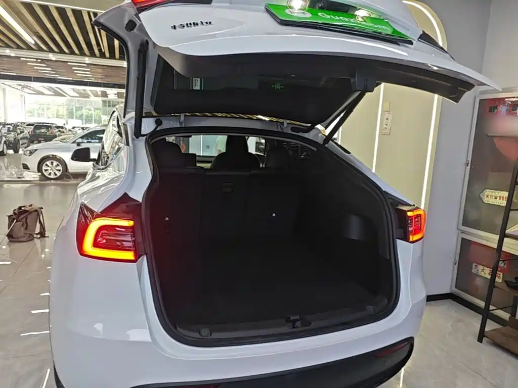 Фото 19 - Tesla Model Y
