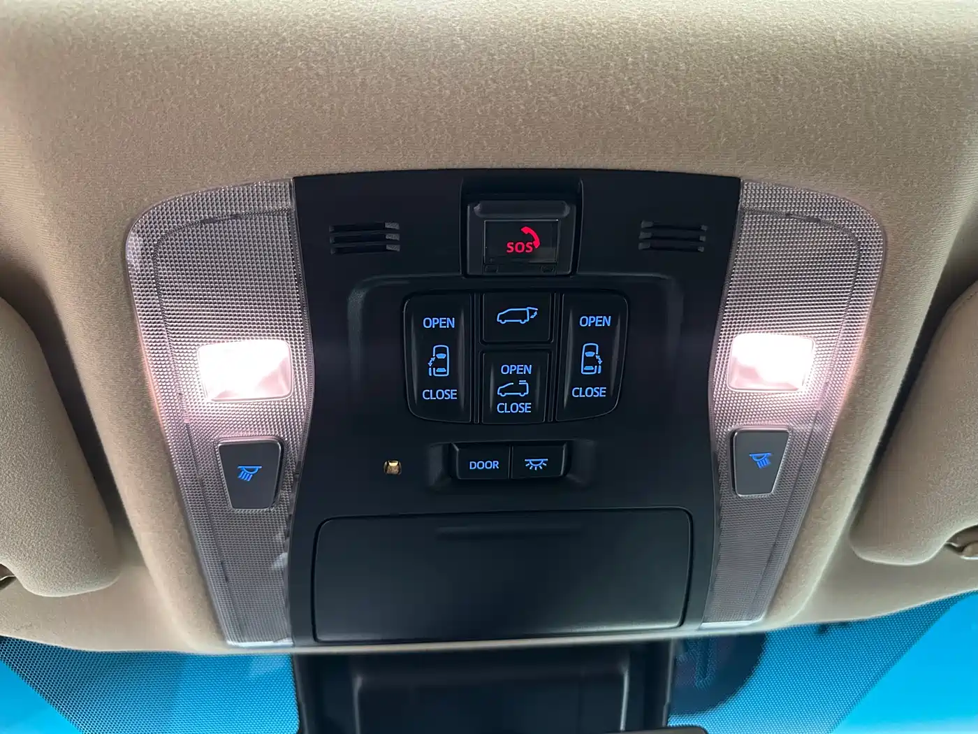 Toyota Vellfire 2021 Crown Hybrid 2.5L HV Premium Edition фото 16