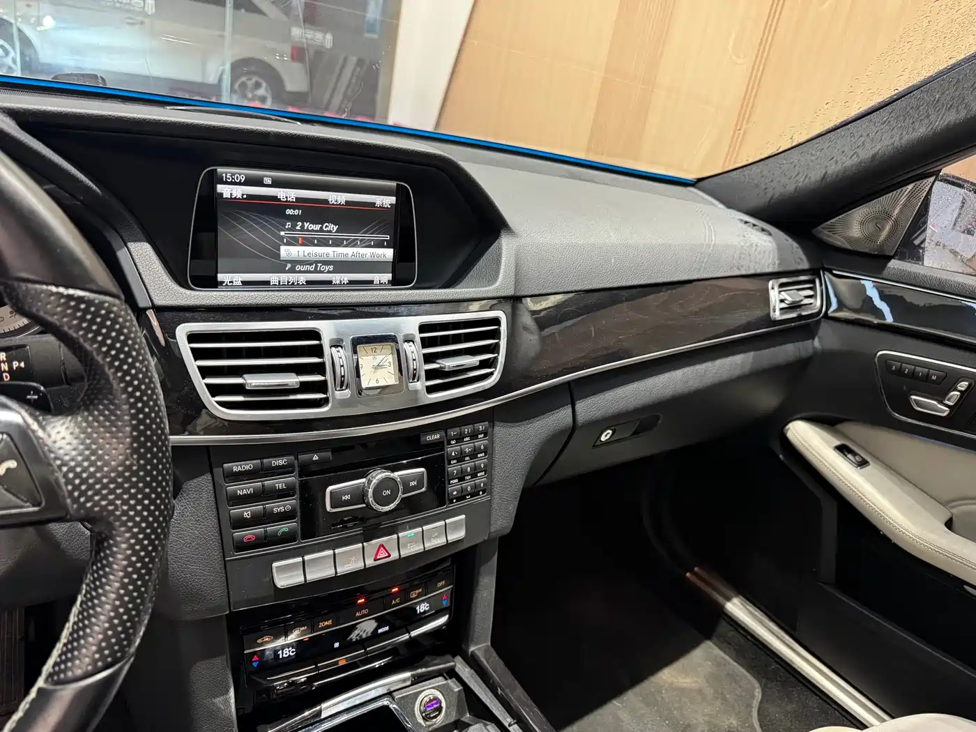 Mercedes-Benz E-Class 2014 E 260 L Sport фото 13