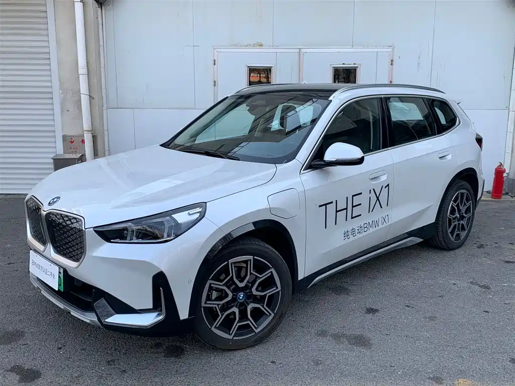 BMW IX1