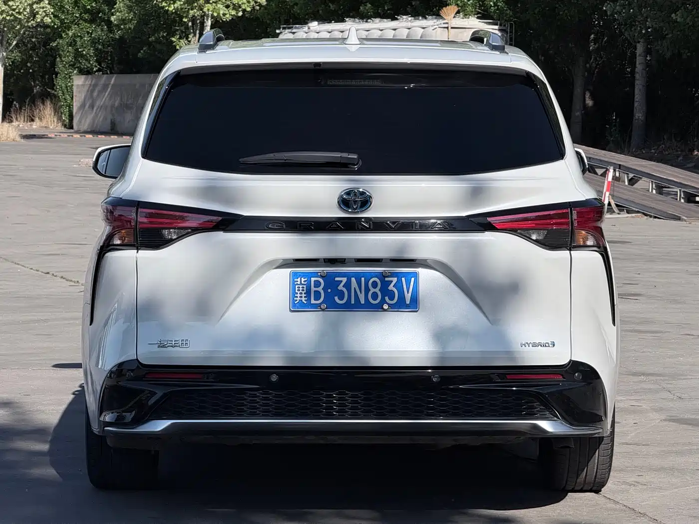 Toyota Granvia 2023 2.5L Hybrid VIP Edition фото 5