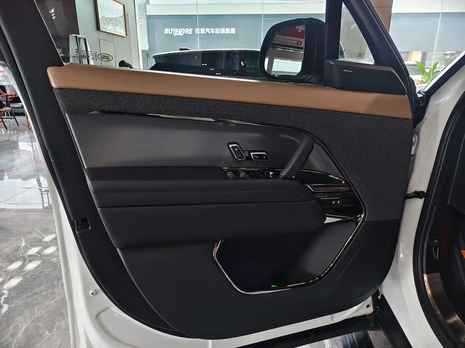 Фото 7 - Land Rover Range Rover Sport