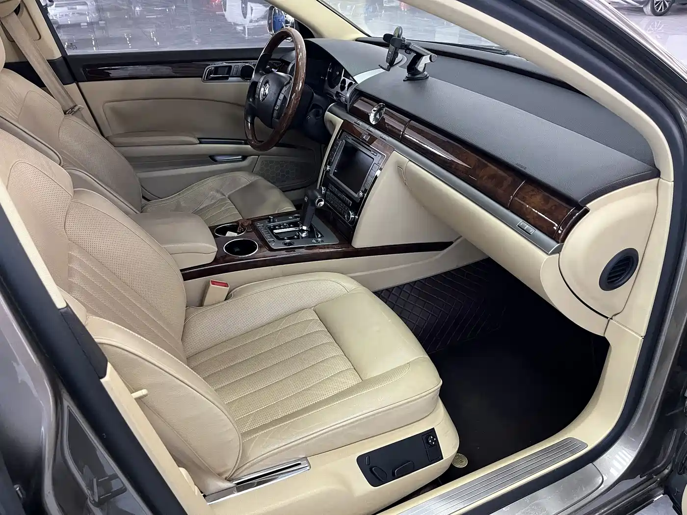 Volkswagen Phaeton 2012 3.0L Executive фото 4