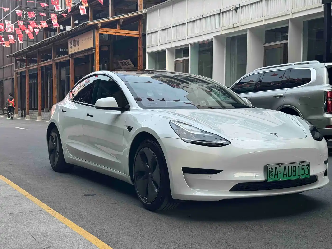 TESLA MODEL 3