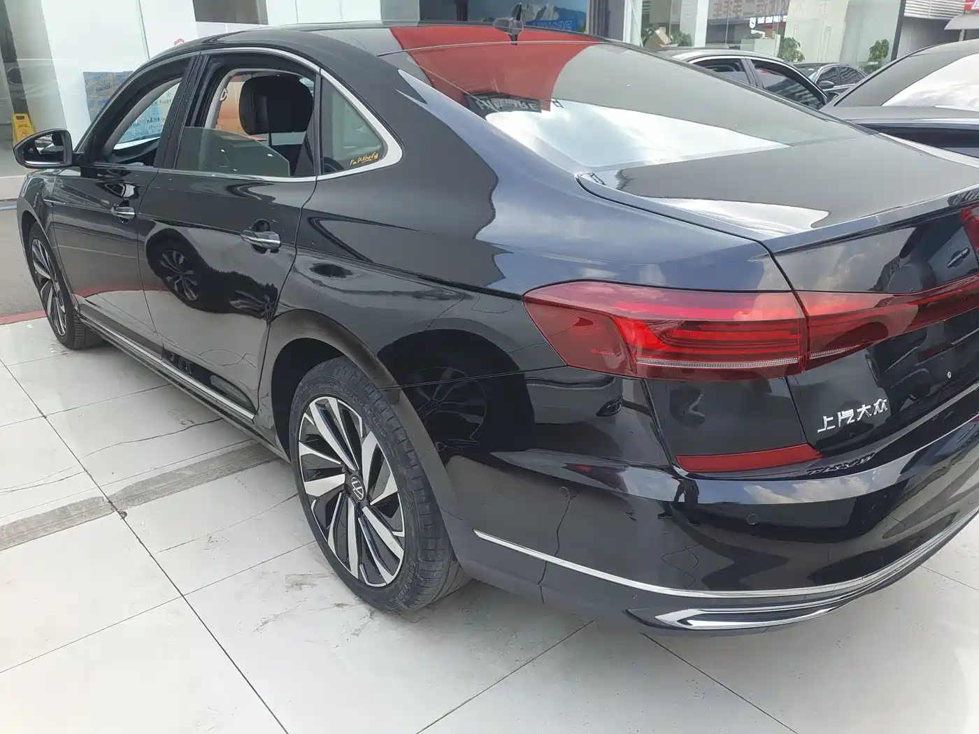 VOLKSWAGEN PASSAT