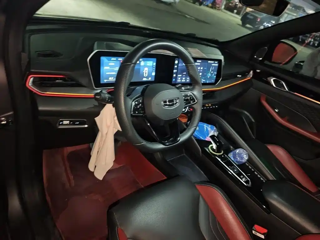 Фото 6 - Geely Binyue