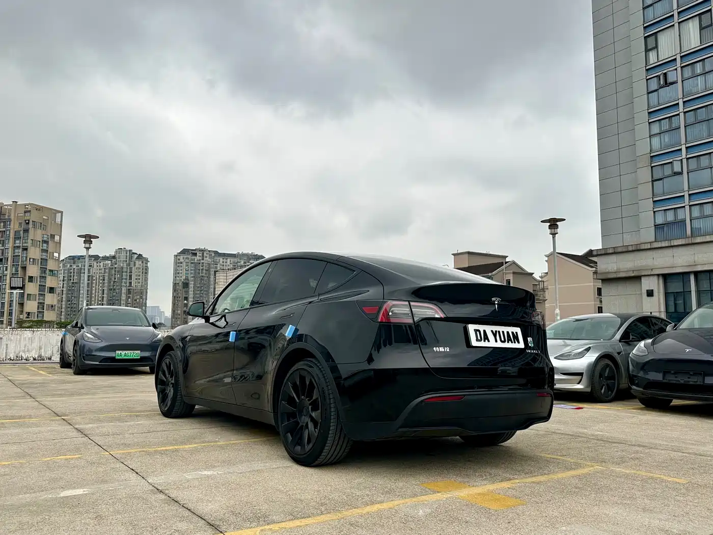 TESLA MODEL Y
