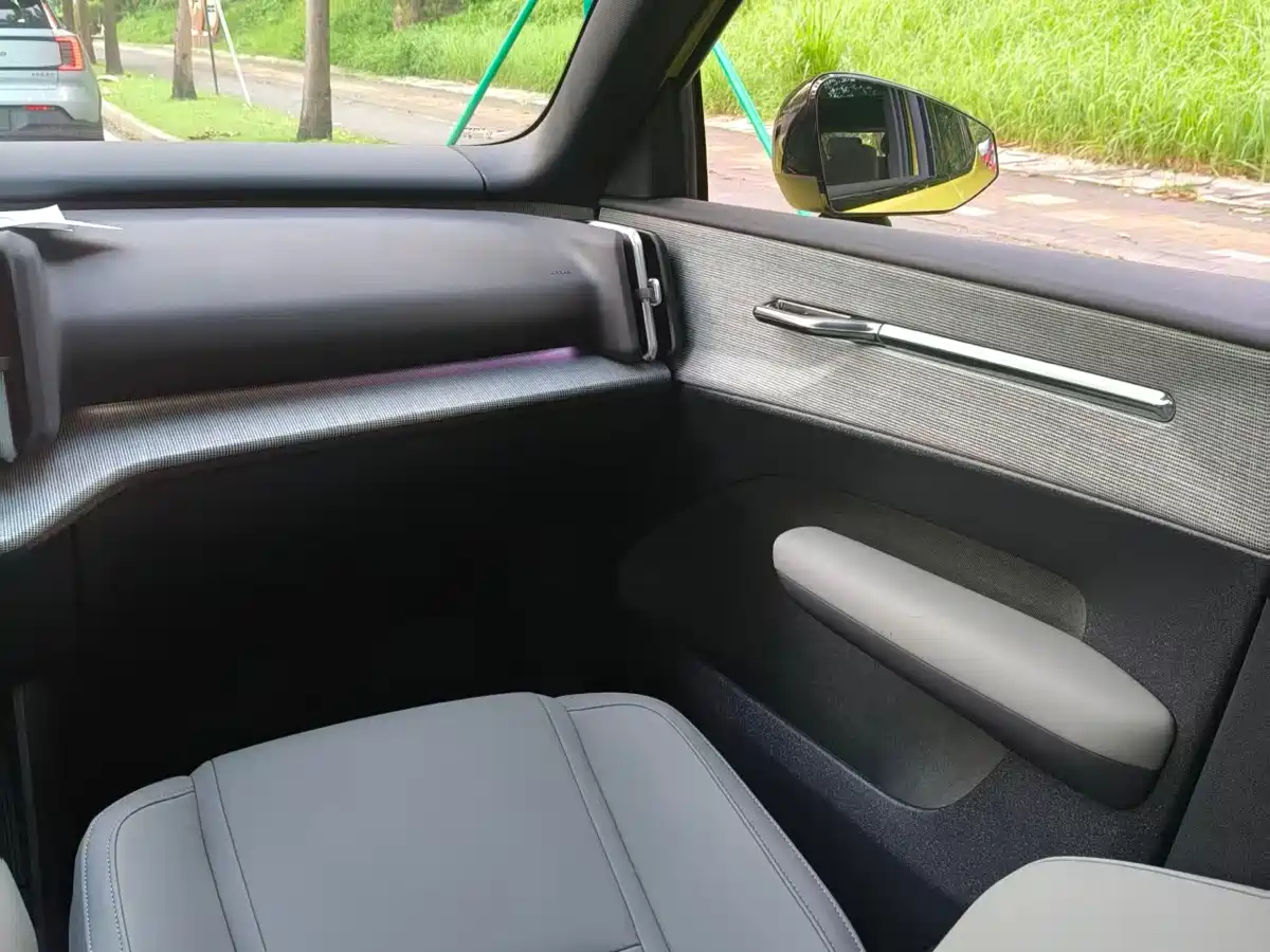 Volvo EX30 2024 2025 RWD Long Range Ultra