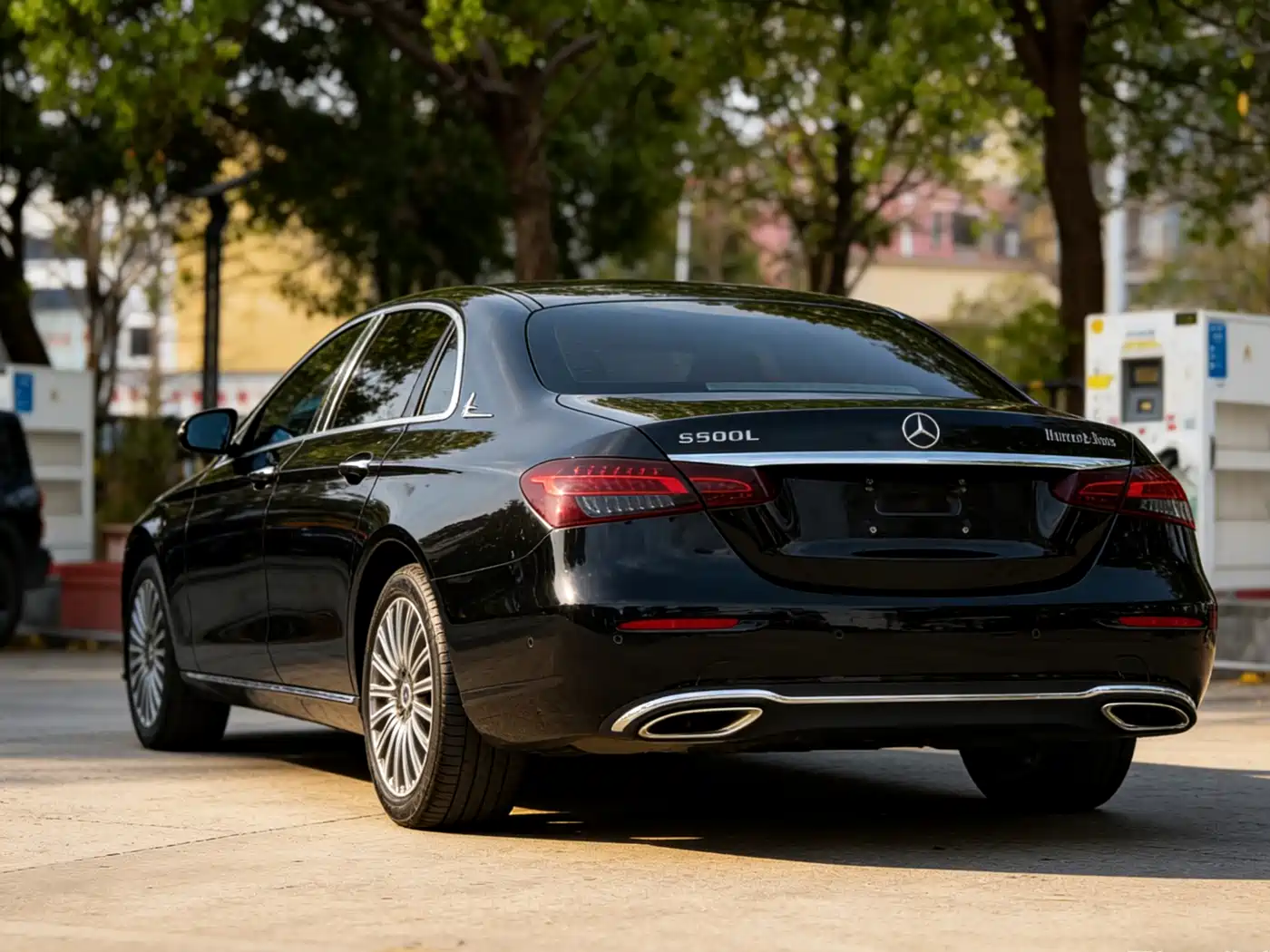 MERCEDES-BENZ E CLASS