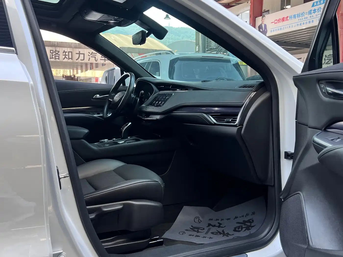 Фото 23 - Cadillac XT4