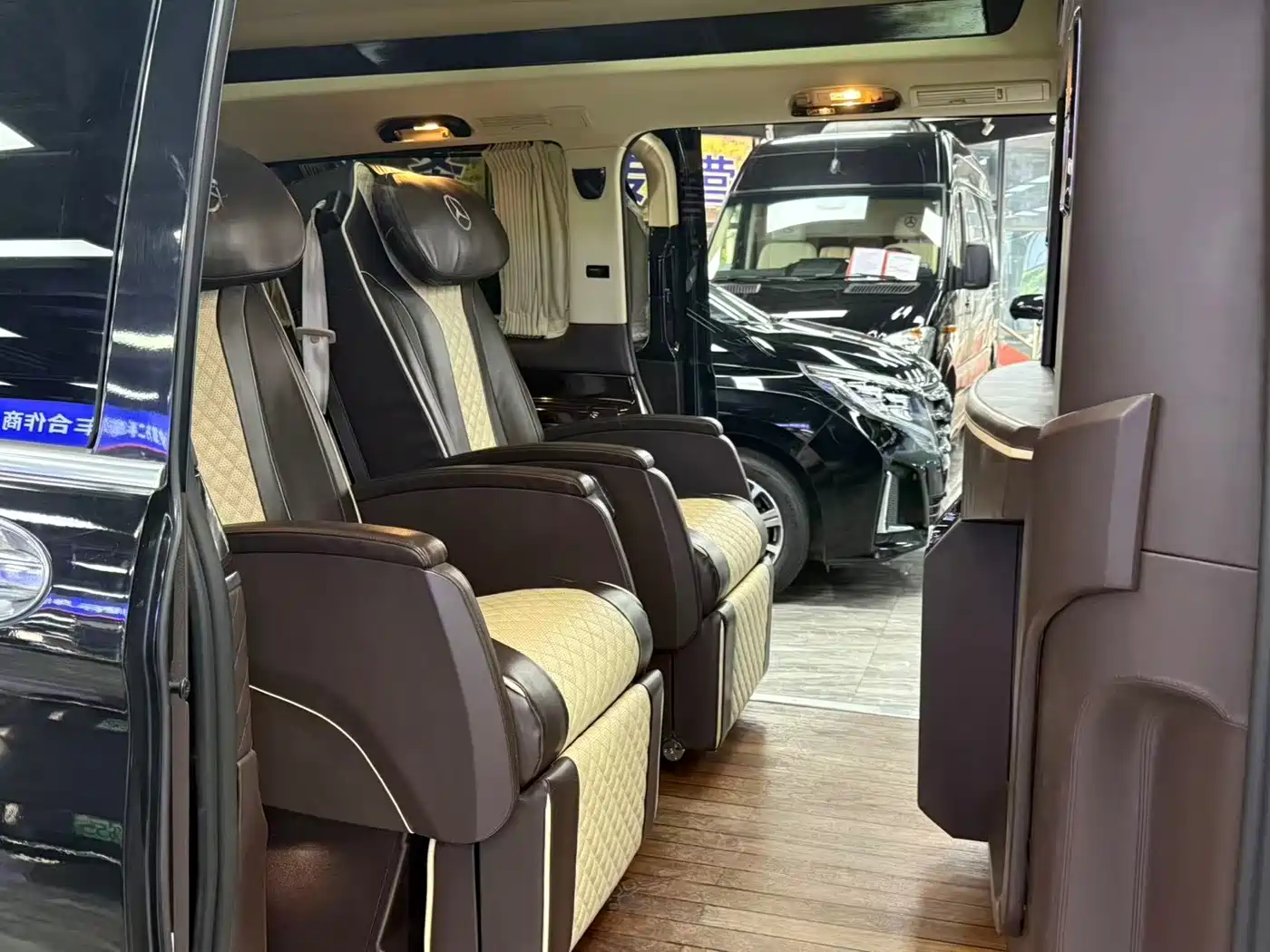 Mercedes-Benz V-Class 2017 2017 Model V 260 L Premium Extended Edition