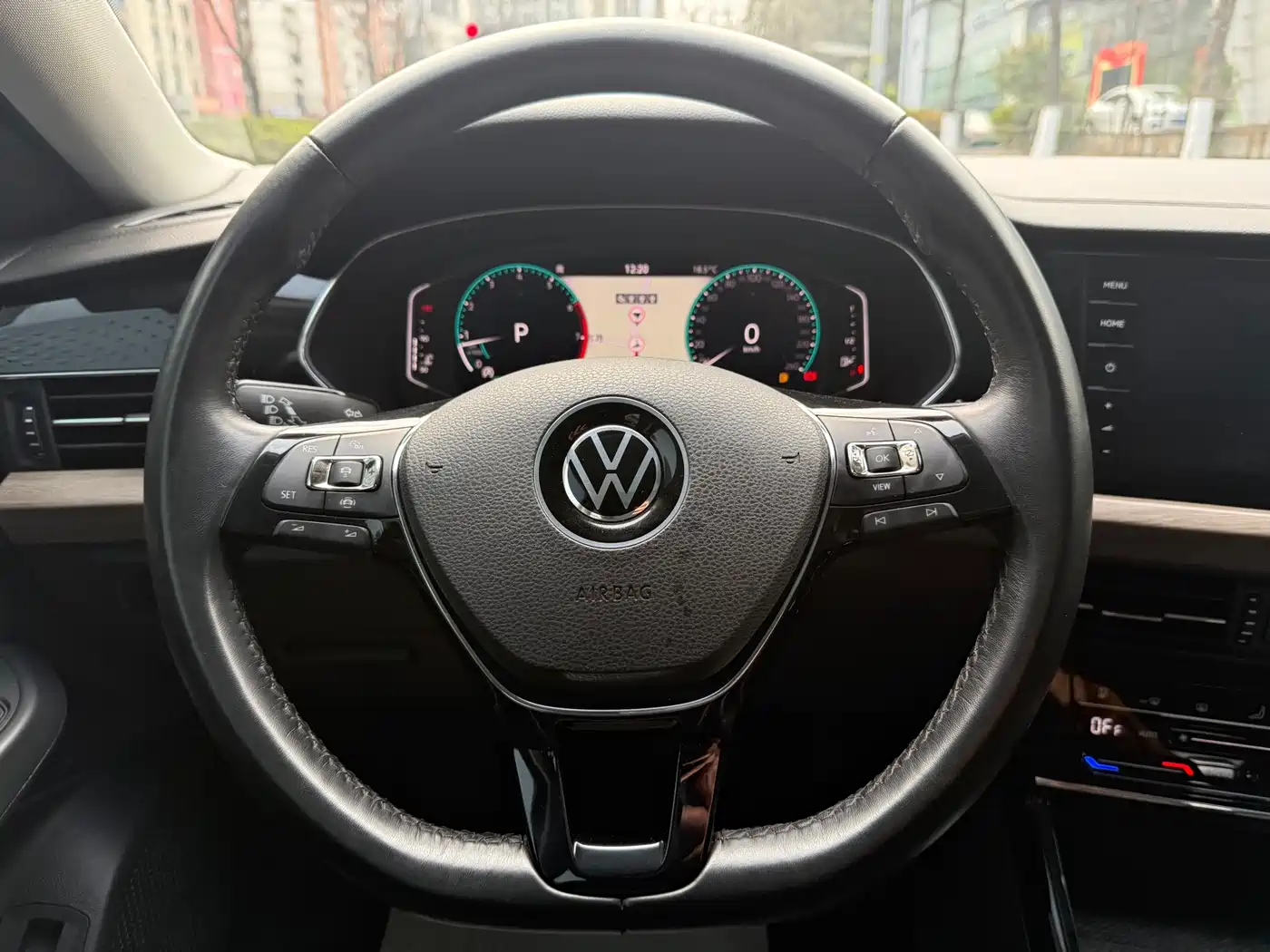 Volkswagen Passat 2020 330TSI Luxury Edition China VI фото 15