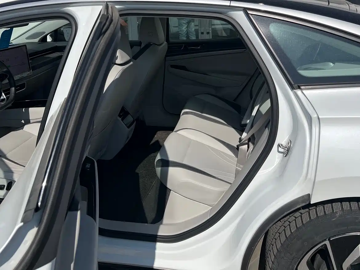 VOLKSWAGEN ID.7 VIZZION