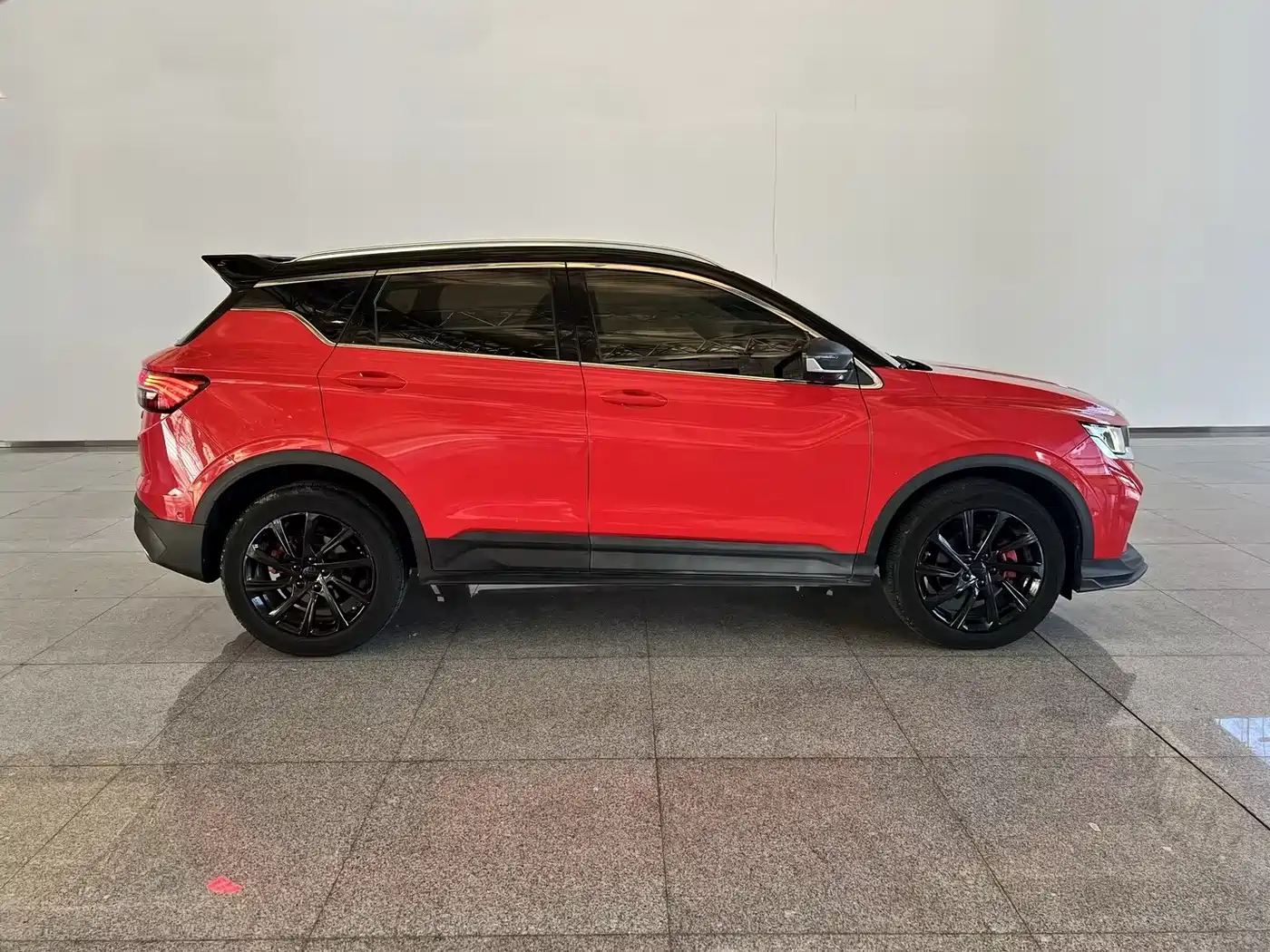 Фото 2 - Geely Binyue