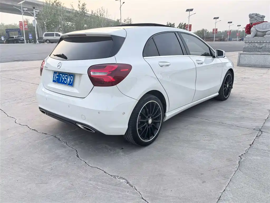 Mercedes-Benz A-Class (Import) 2015 A 200 Sport фото 7