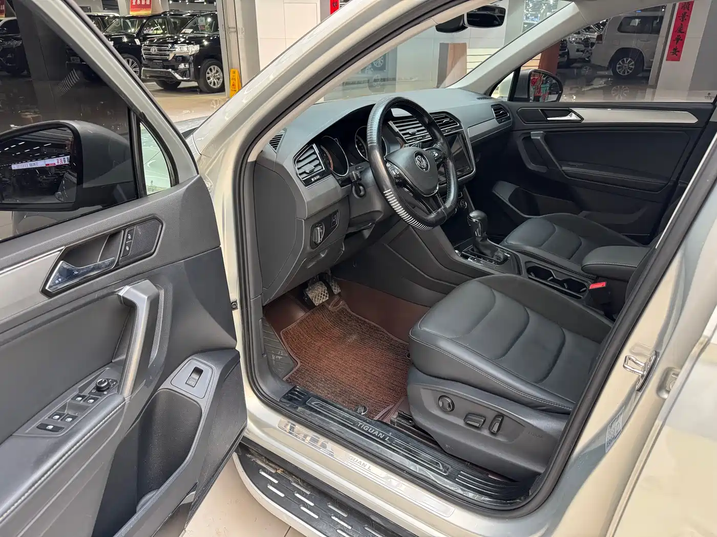 Volkswagen Tiguan L 2019 330TSI Automatic 2WD Smart Luxury Edition China VI фото 5