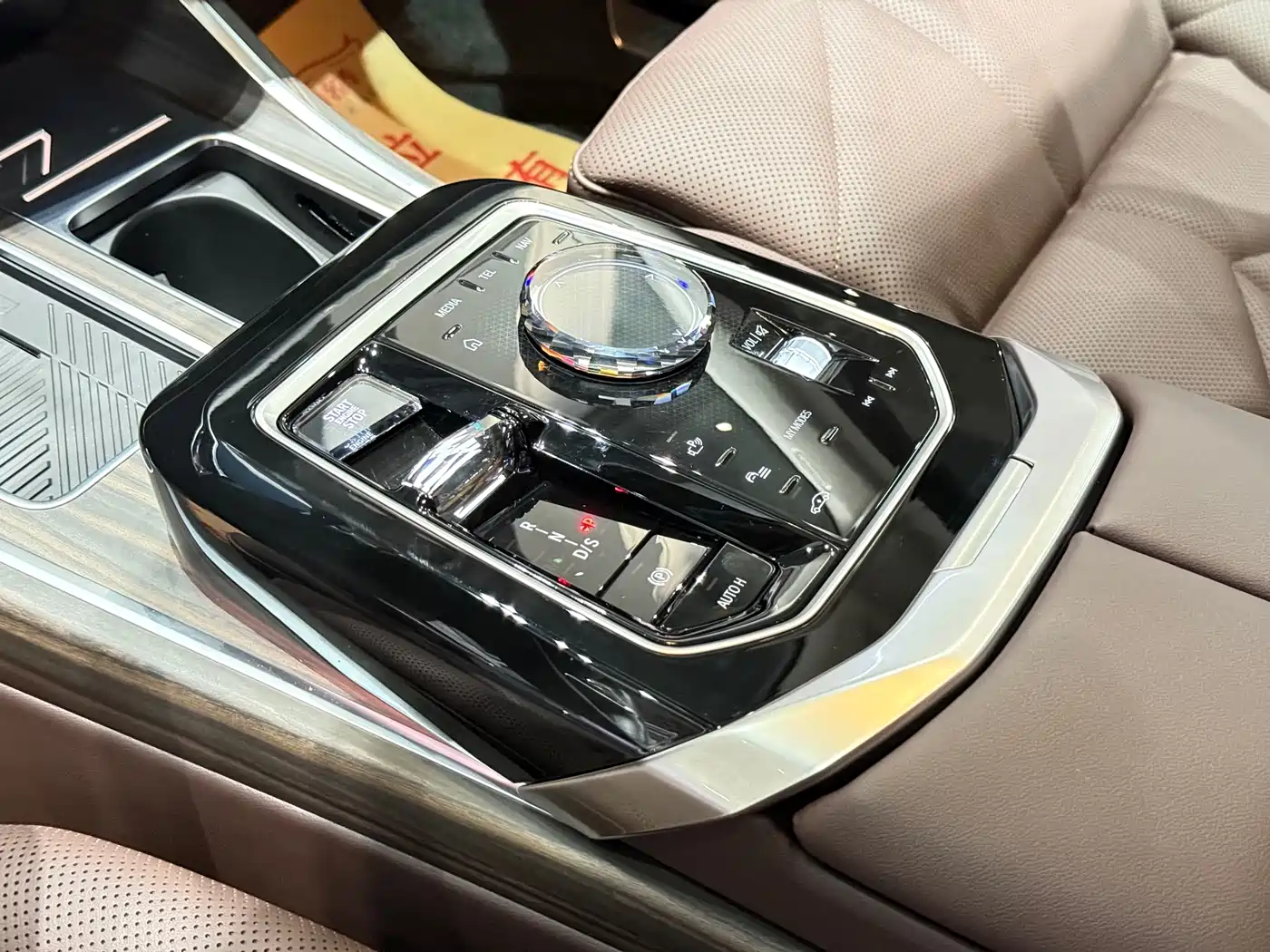 BMW 7 Series 2023 Model 740Li Leading M Sport Package фото 16