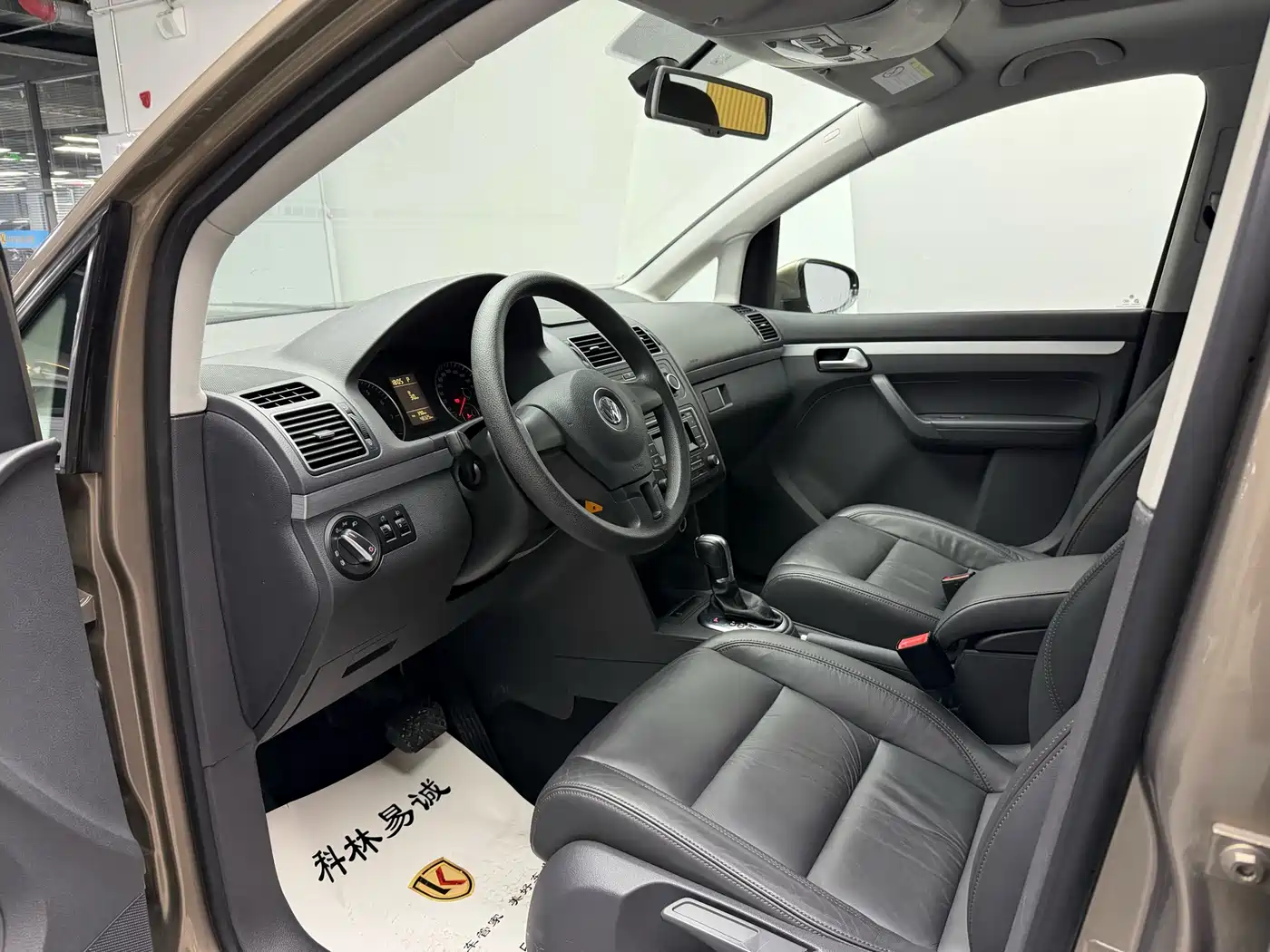 Volkswagen Touran 2015 1.4T DSG Comfort Edition 5-seater фото 3