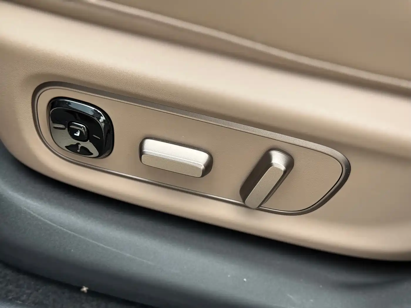 Photo 20 - Li Auto i6