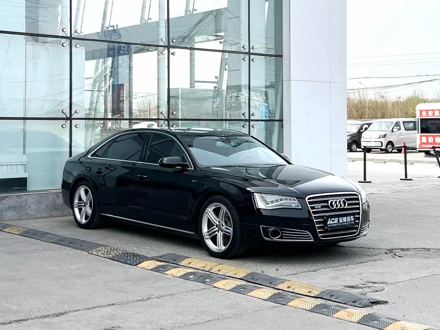 Фото 3 - Audi A8