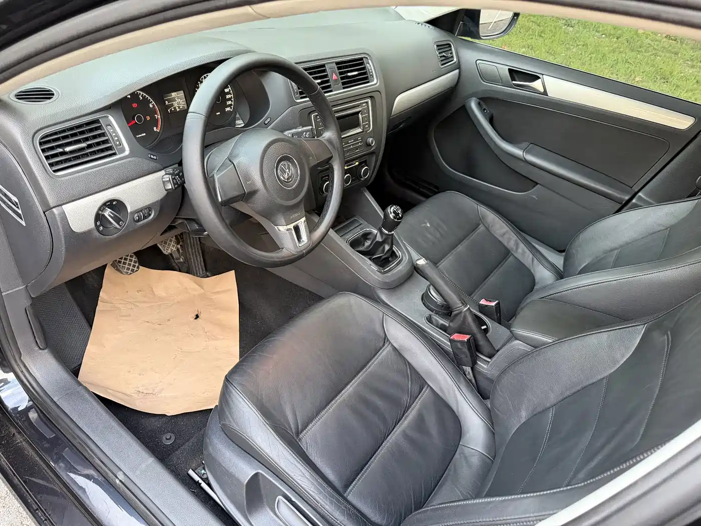 صورة 8 - Volkswagen Sagitar