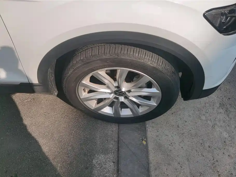 VOLKSWAGEN T ROC EXPLORING SONGS