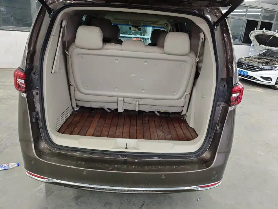 Фото 9 - Buick GL8