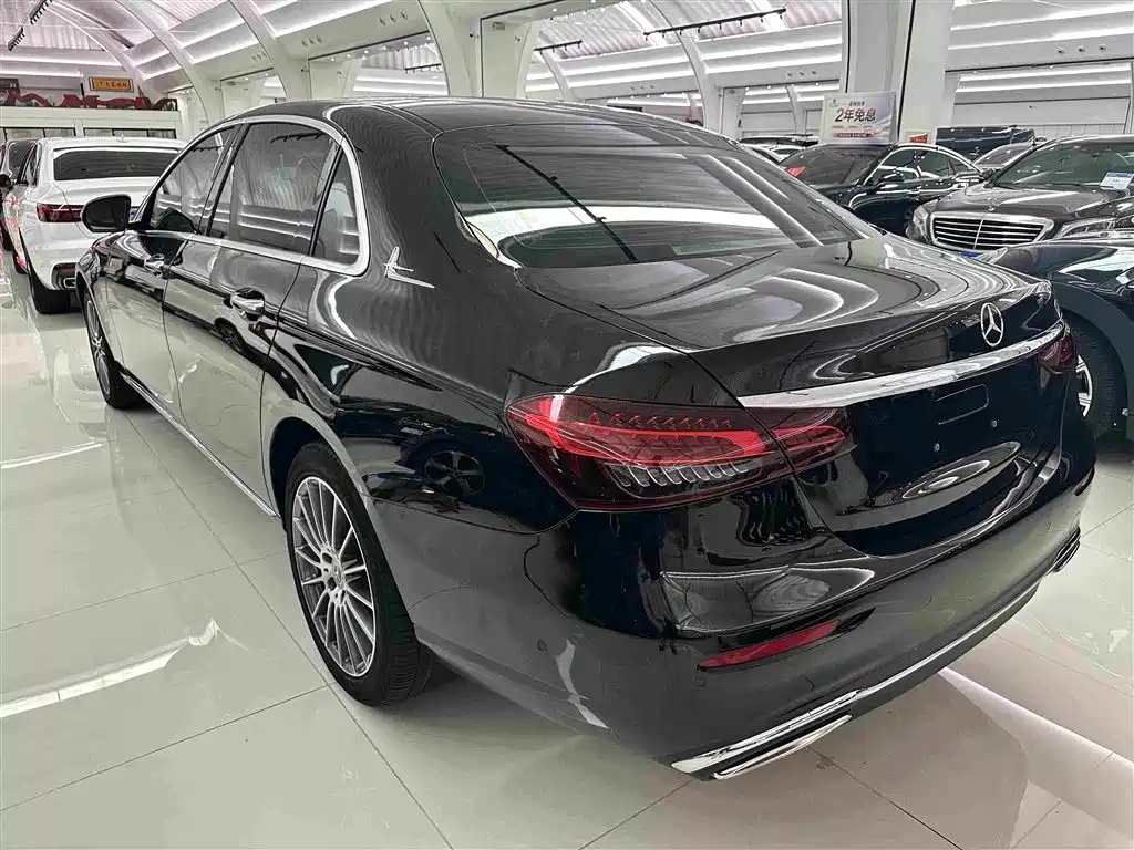 Mercedes-Benz E-Class, миниатюра 17