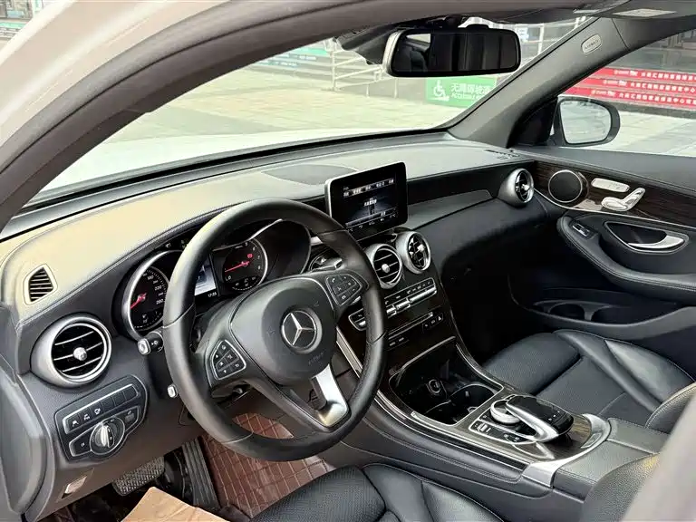 Mercedes-Benz GLC 2017 GLC 260 4MATIC Luxury фото 9