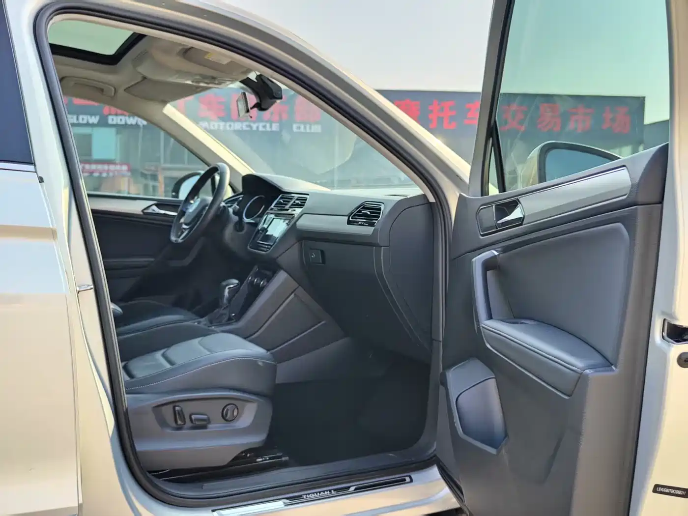 Volkswagen Tiguan L 2019 330TSI Automatic 2WD Panorama Comfort Edition China VI фото 12