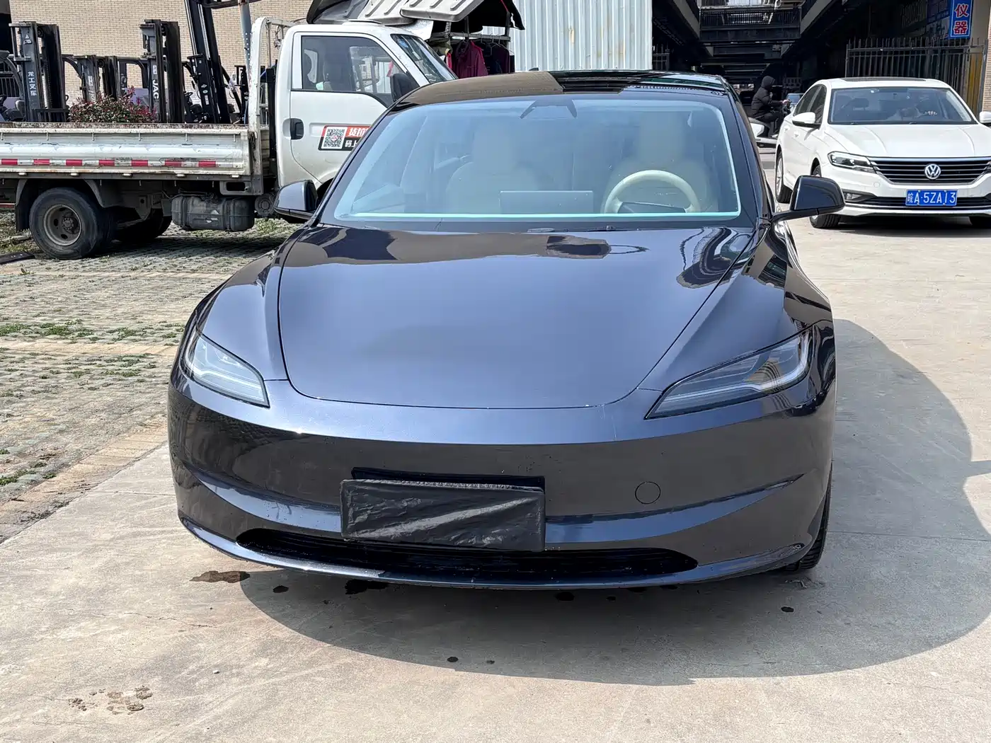 TESLA MODEL 3
