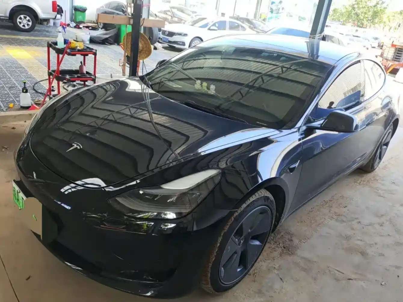 TESLA MODEL 3