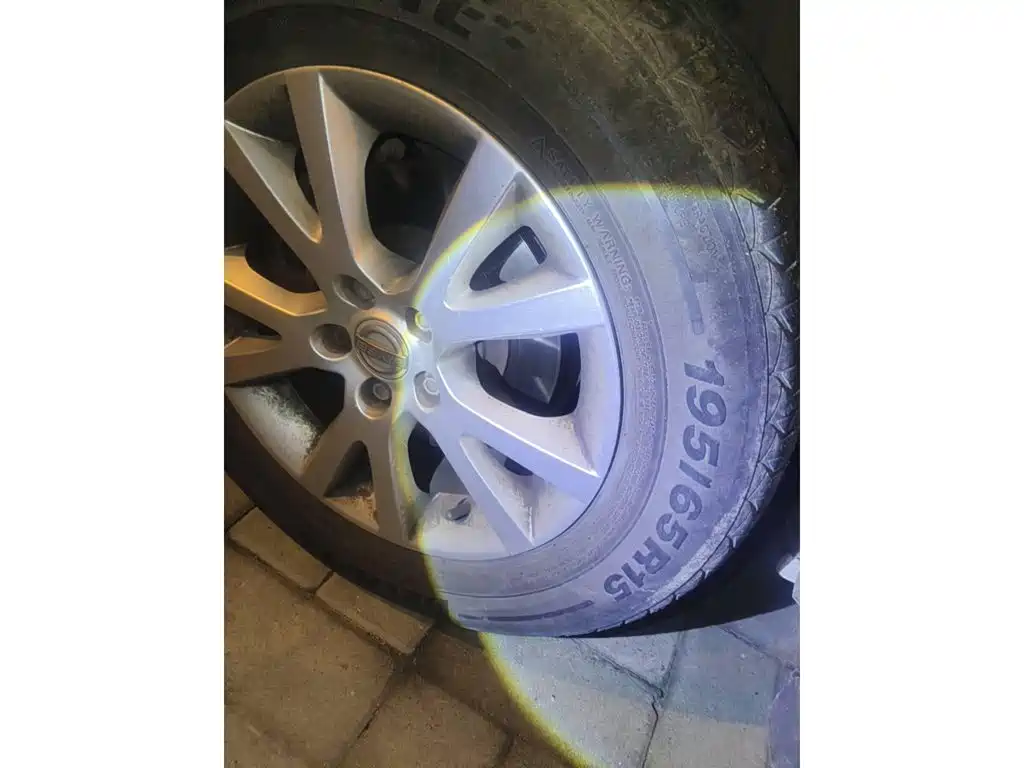 Jinbei Huachen Jinbei 750 2016 2015 1.5L Luxury