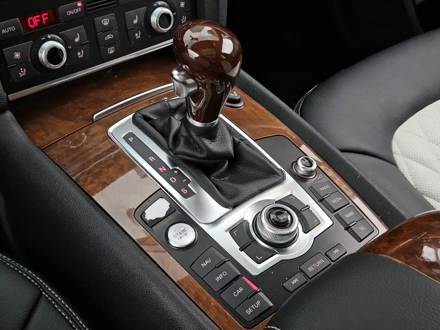 Audi Q7 2011 3.0 TFSI Exclusive (245kW) фото 20