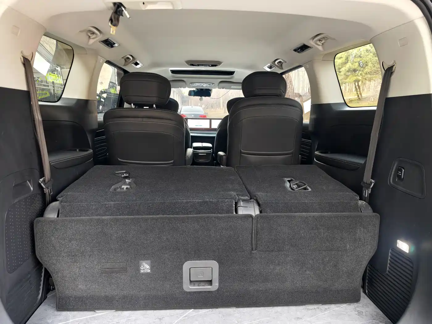 SAIC Maxus Maxus G90 2024 2.0T Stellar 7-Seater фото 16