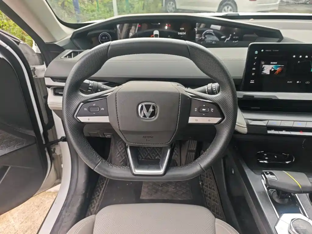 Changan UNI-V iDD 2023 2023 ZhiDian iDD 1.5T 113km Smart Fun Edition