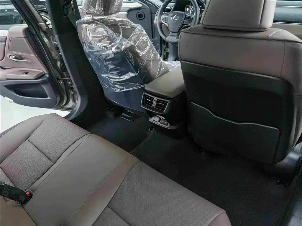 Lexus ES 2026 2025 200 Ultimate Edition
